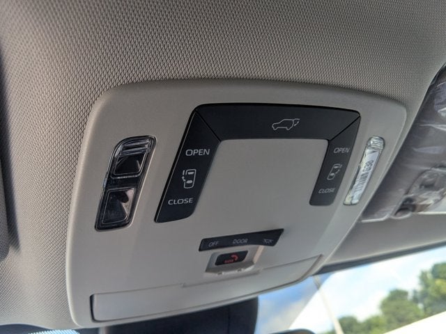 2026 Toyota Sienna LE - [NEW] BraunAbility XT - Power Fold-Out Ramp