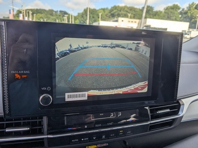 2026 Toyota Sienna LE - [NEW] BraunAbility XT - Power Fold-Out Ramp