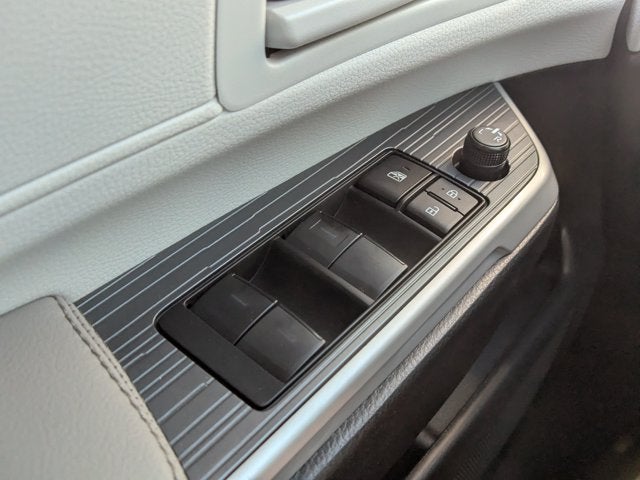 2026 Toyota Sienna LE - [NEW] BraunAbility XT - Power Fold-Out Ramp