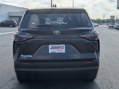 2026 Toyota Sienna LE - [NEW] BraunAbility XT - Power Fold-Out Ramp
