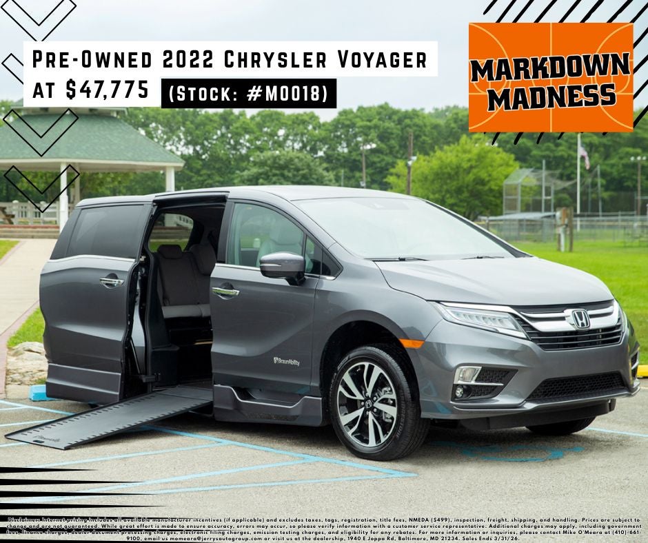 Pre-Owned 2022 Chrysler Voyager